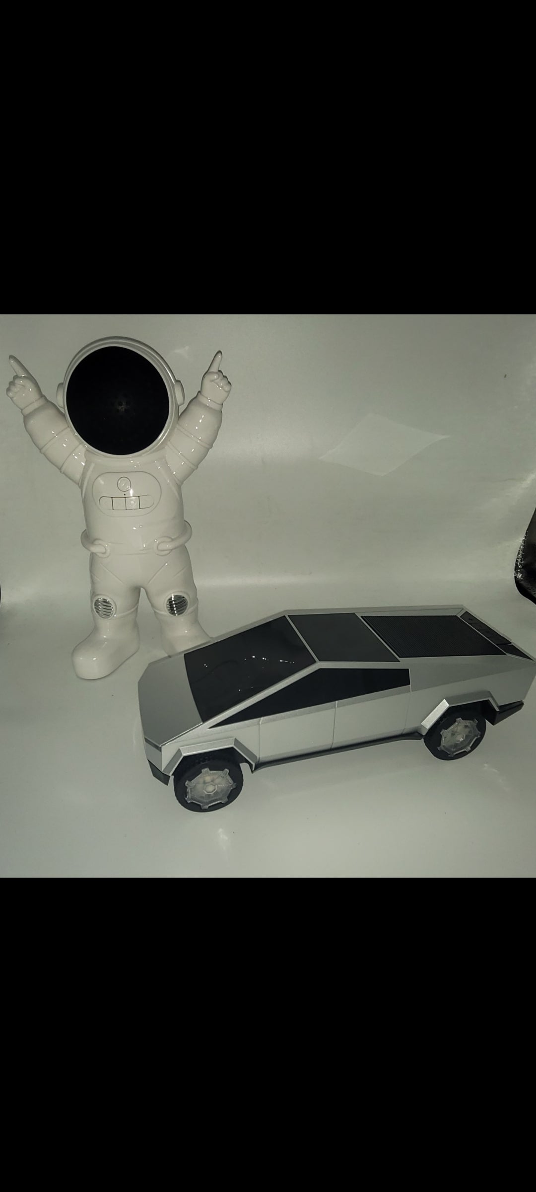 Astronaut Mini Bluetooth Speaker